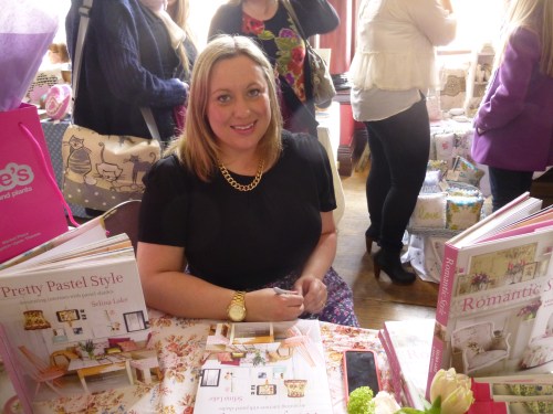 Pretty pastel style fair 011